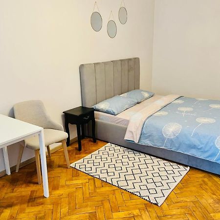 Джерельна 25, Апартаменти В Центрі З Двома Ізольованими Спальнями Lviv Luaran gambar
