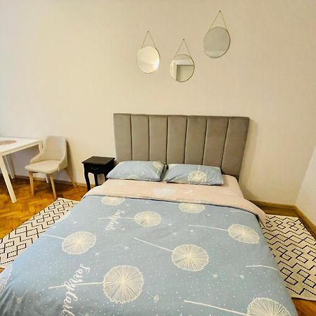 Джерельна 25, Апартаменти В Центрі З Двома Ізольованими Спальнями Lviv Luaran gambar