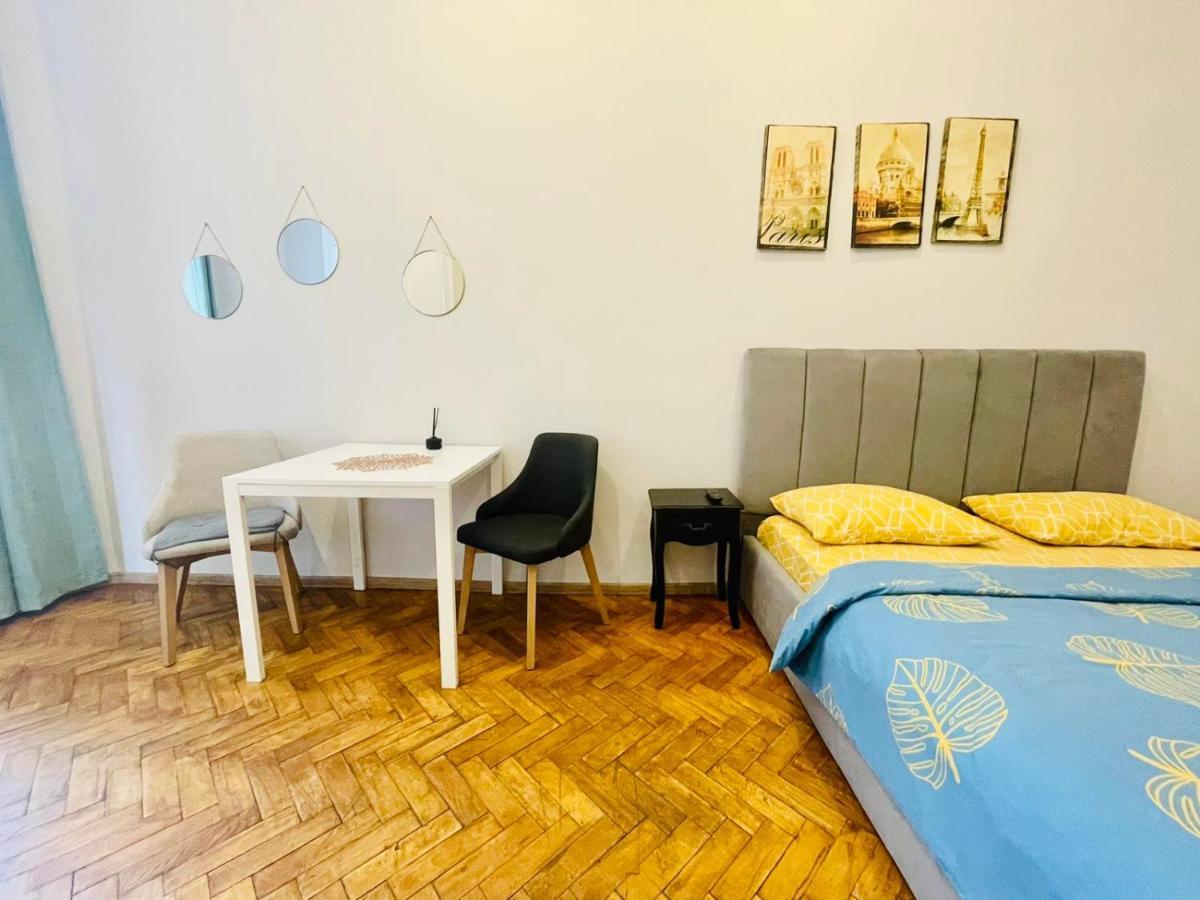 Джерельна 25, Апартаменти В Центрі З Двома Ізольованими Спальнями Lviv Luaran gambar